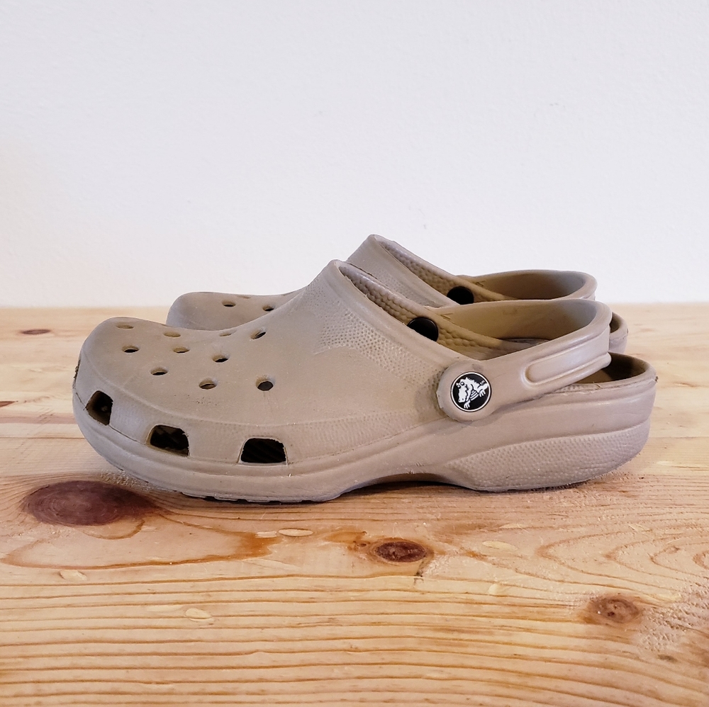 CROCS Clogs Tan Brown Size women's 6-7 men's 4-5 - Picture 7 of 9